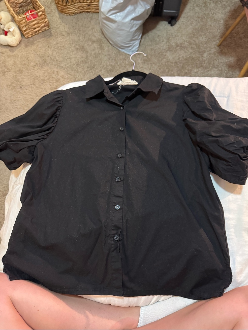 Women's Black Puff-Sleeve Button-Down Blouse
